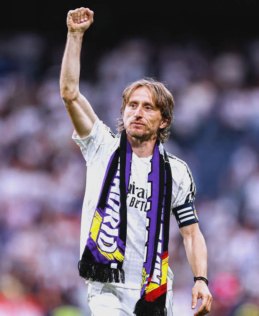 场边教练的表情太真实