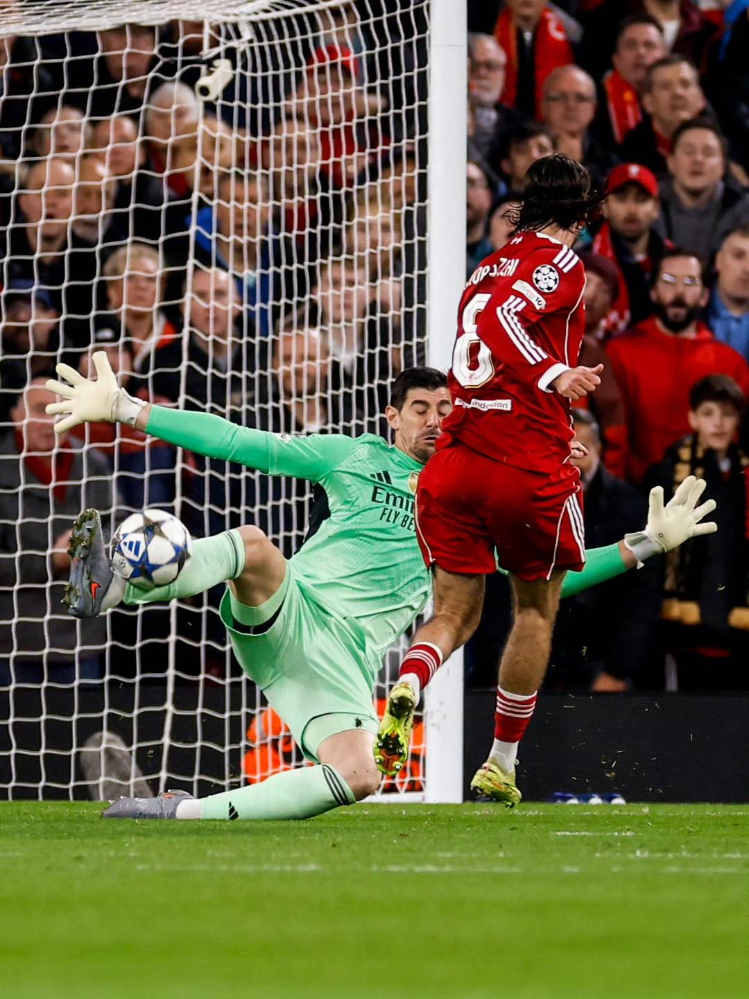 斯凯利晒穿齐达内、博格巴尤文球衣照，尤文球迷留言“快来”